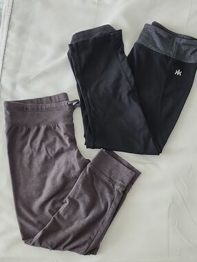 2 Pack Mid Calf Leggings. Black & Charcoal Gray.
